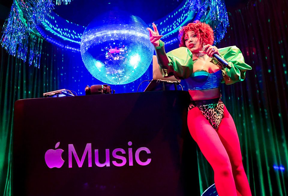 Doja Cat a joué dans le premier album-album d'Apple Music Studios Livestream