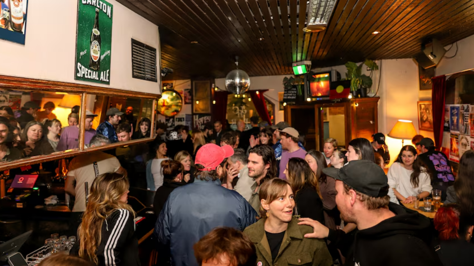 Amyl et les Sniffers reçoivent un soutien populaire pour leur émission annulée