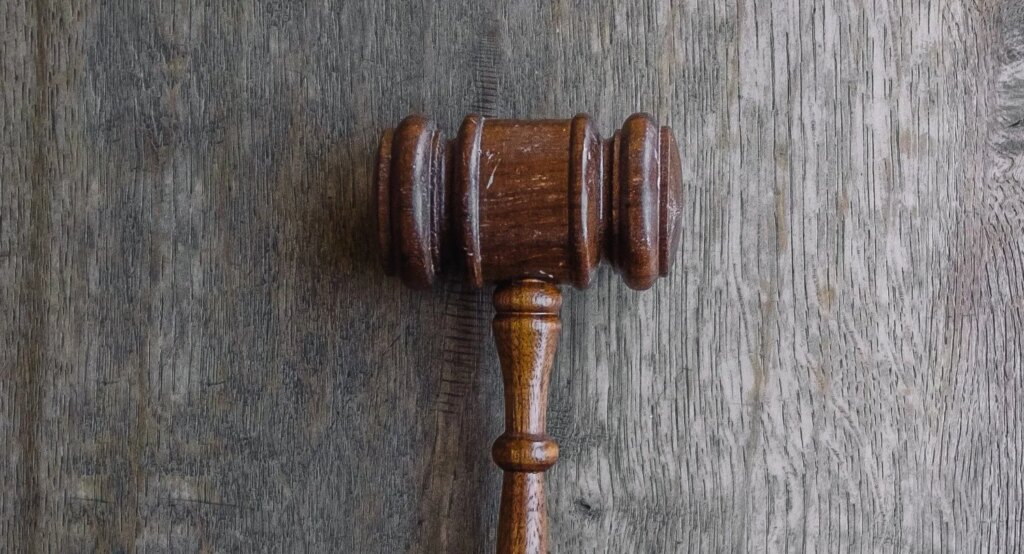 WMG poursuit Pacsun pour musique sans licence dans des publicités et des publications sur les réseaux sociaux